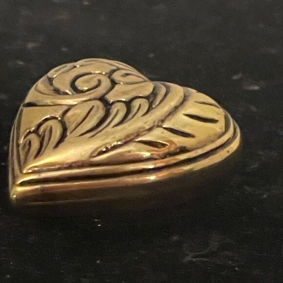 Vintage 1950s MCM Art Deco 1.5” gold tone scroll work puffed heart pendant #1 - Picture 5 of 7